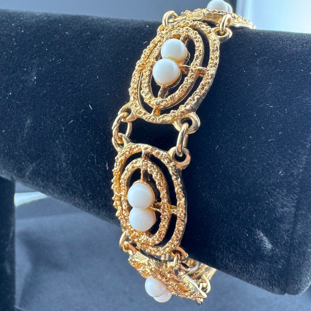 Sarah Coventry Vintage Gold Tone Faux Pearl Oval Link Bracelet 7 Inch